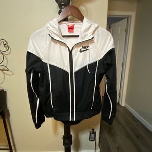 Women’s Nike Windbreaker jacket.